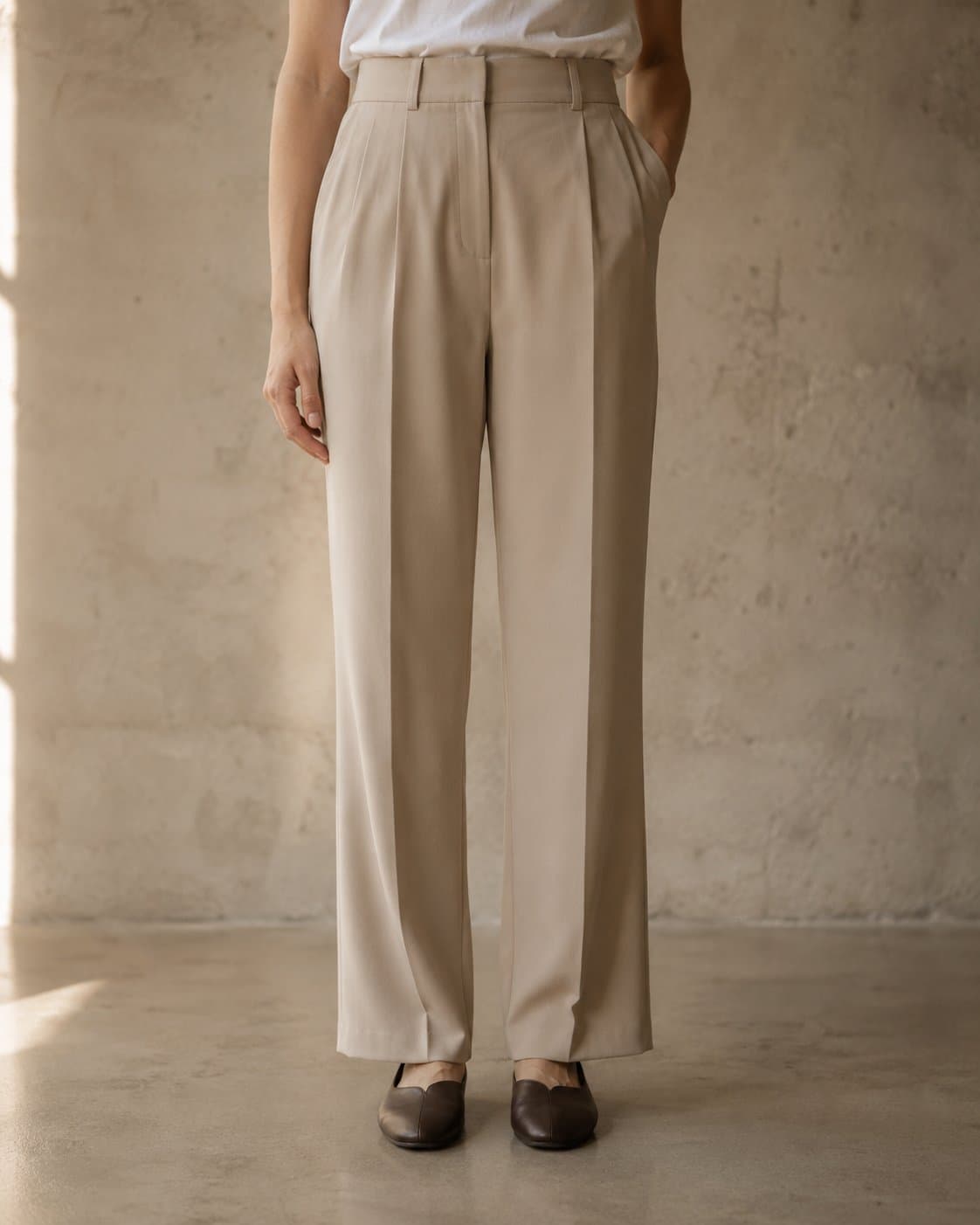 Pleated tailored trouser